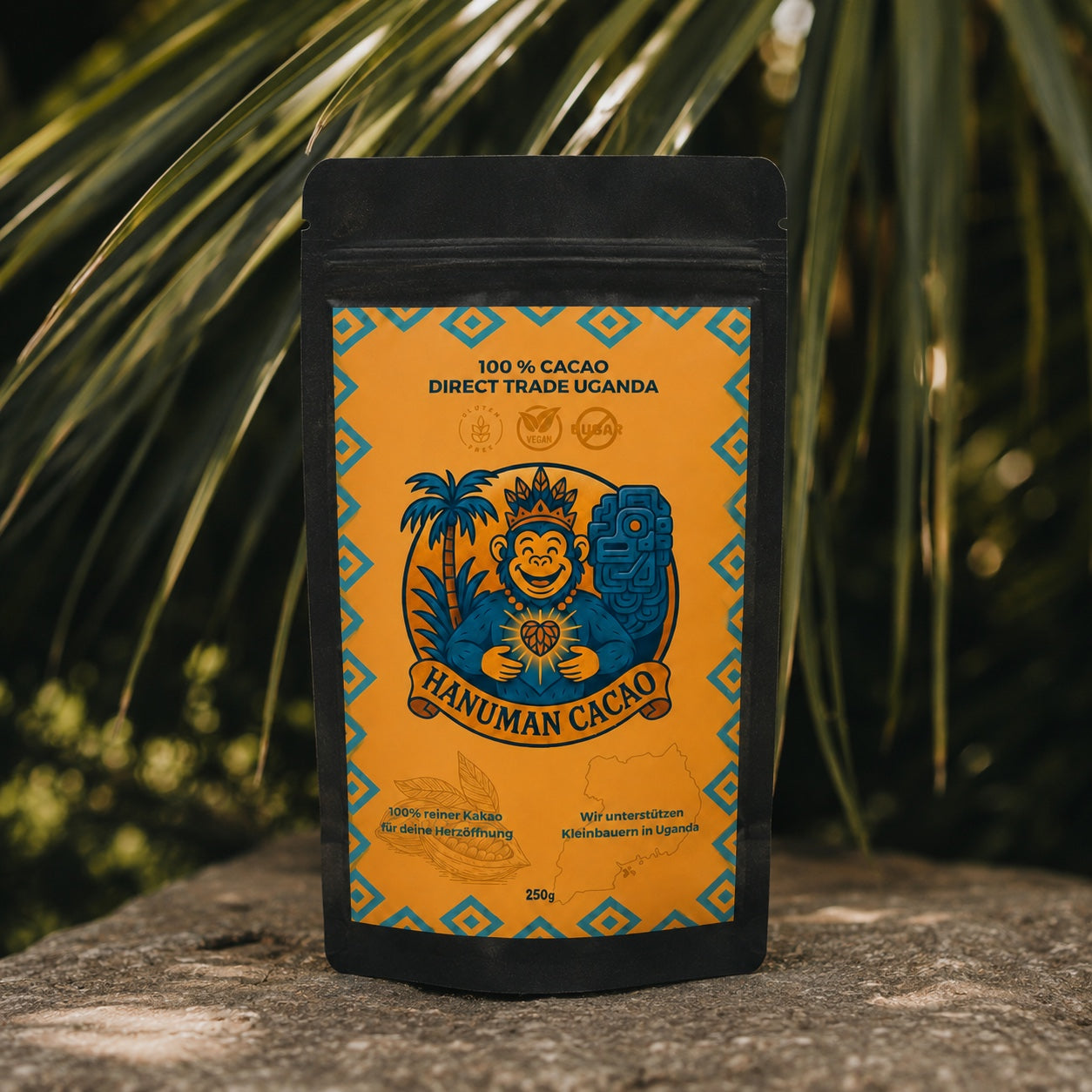 Hanuman Cacao 250 g auf einem Stein vor Palmwedeln